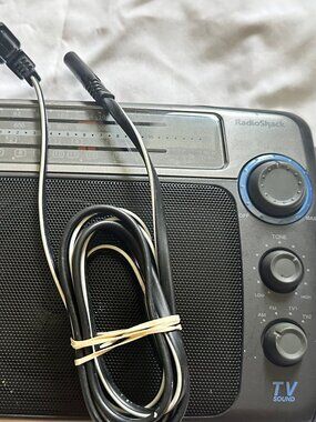 Vintage Radio Shack 12-887 Multiband Portable Radio AM FM TV1 TV2 Tested Works